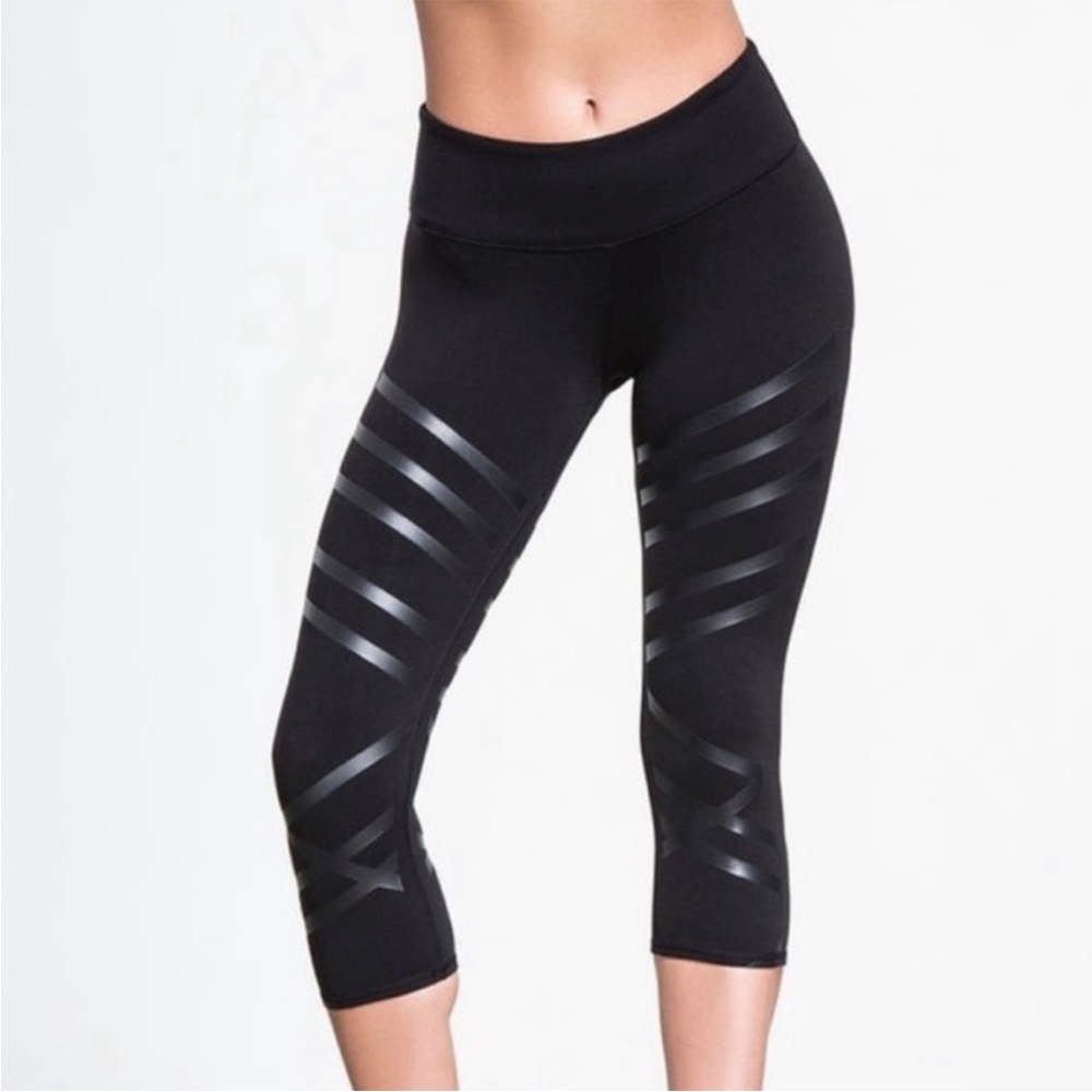 Alo Yoga Capris Leggings | Size: Large | Airbrush Stripped